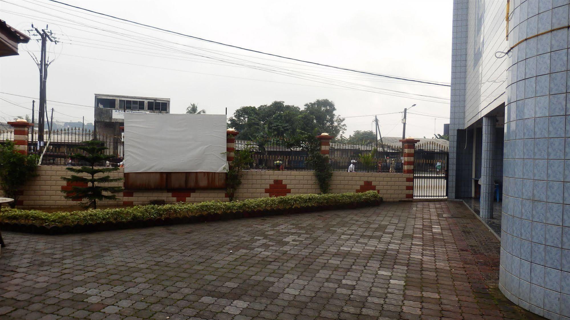 Afrique Hotel Douala Airport 외부 사진