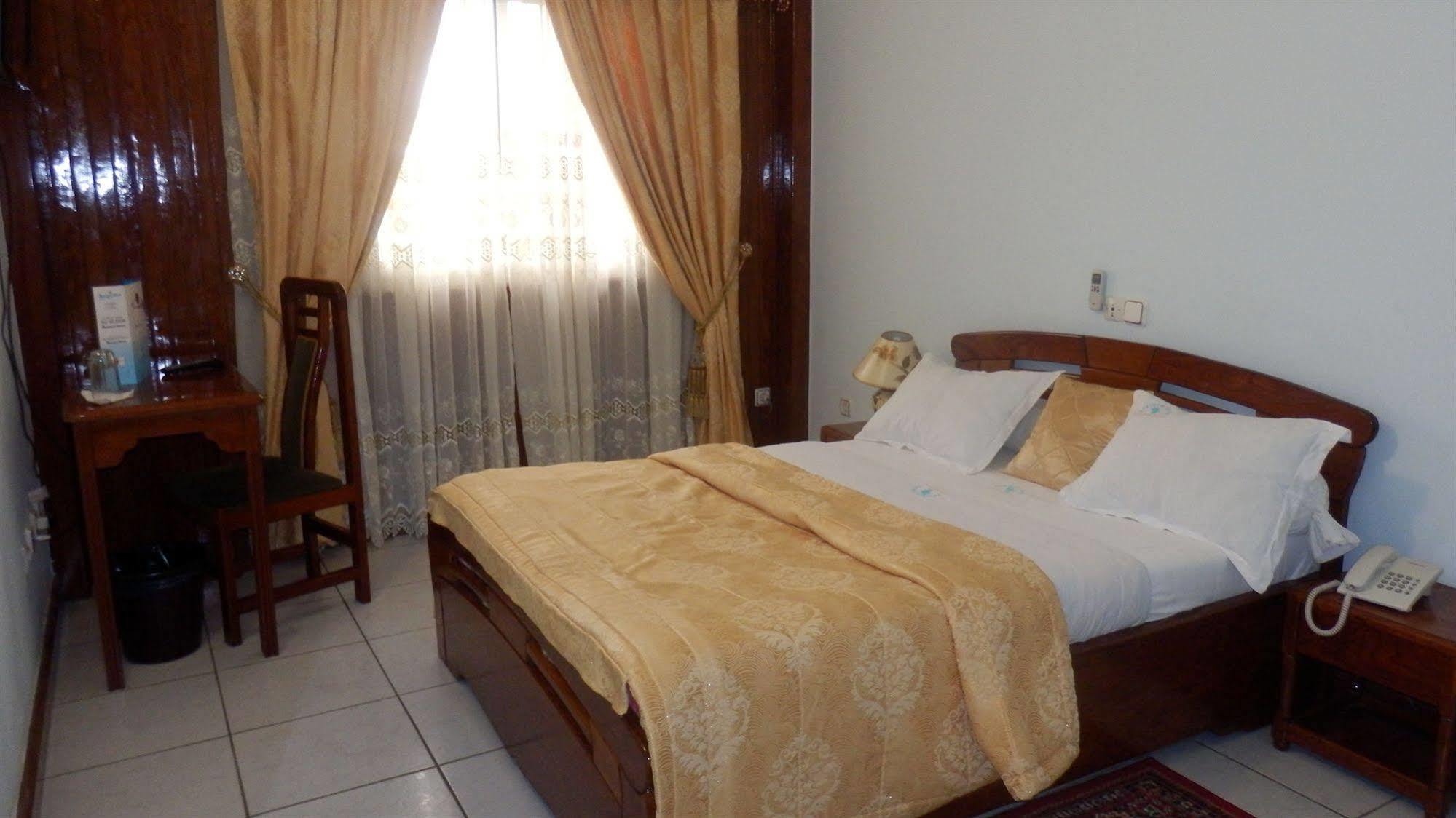 Afrique Hotel Douala Airport 외부 사진